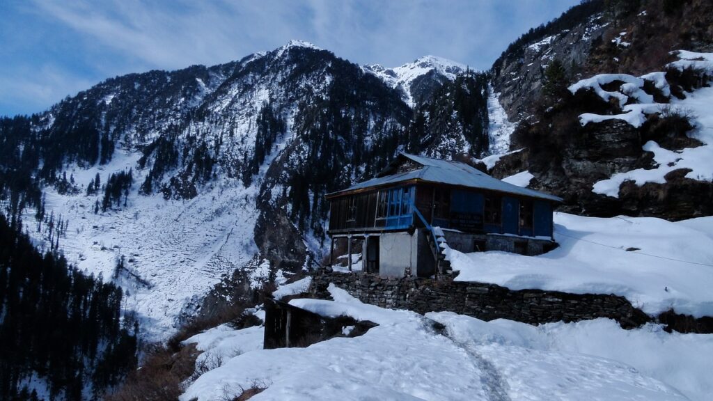 Manali Honeymoon travel by Volvo